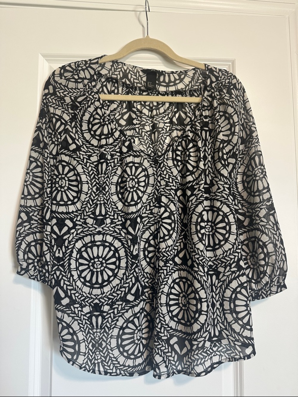H&M Black and White Geometric Print Blouse